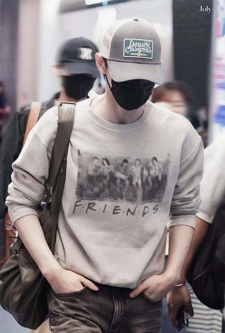 Saint Michael ST1014 Friends Photo Graphic Sweatshirt